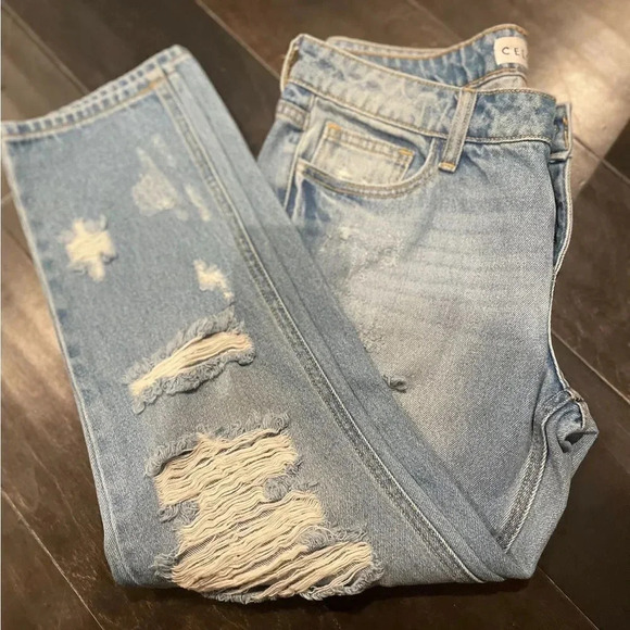CELLO  MID RISE DISTRESSED LIGHT DENIM BOYFRIEND JEANS SIZE 3/25 - Picture 4 of 11